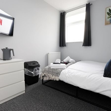 En-Suite Double Rooms, Smart Tv Comfy Style Лланелли Экстерьер фото