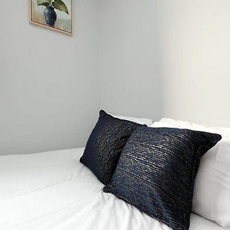 En-Suite Double Rooms, Smart Tv Comfy Style Лланелли Экстерьер фото