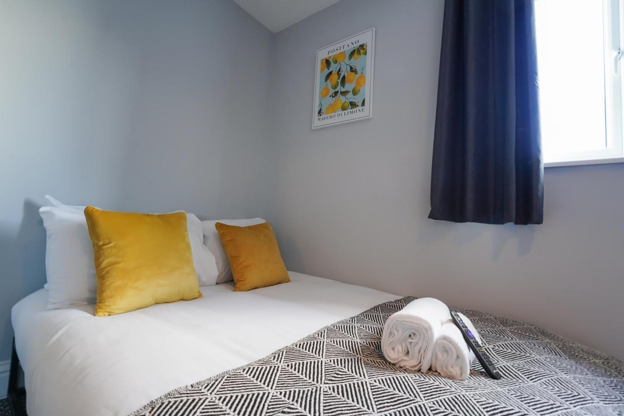 En-Suite Double Rooms, Smart Tv Comfy Style Лланелли Экстерьер фото