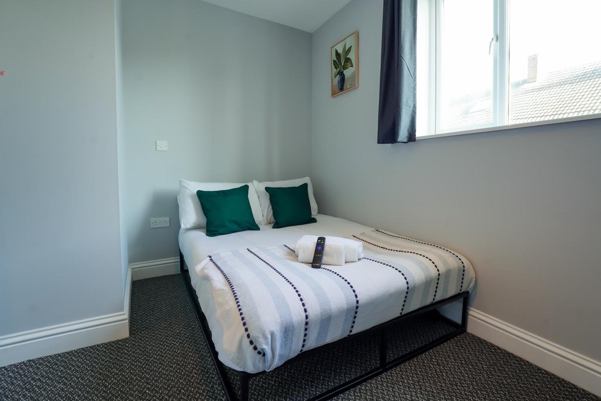 En-Suite Double Rooms, Smart Tv Comfy Style Лланелли Экстерьер фото