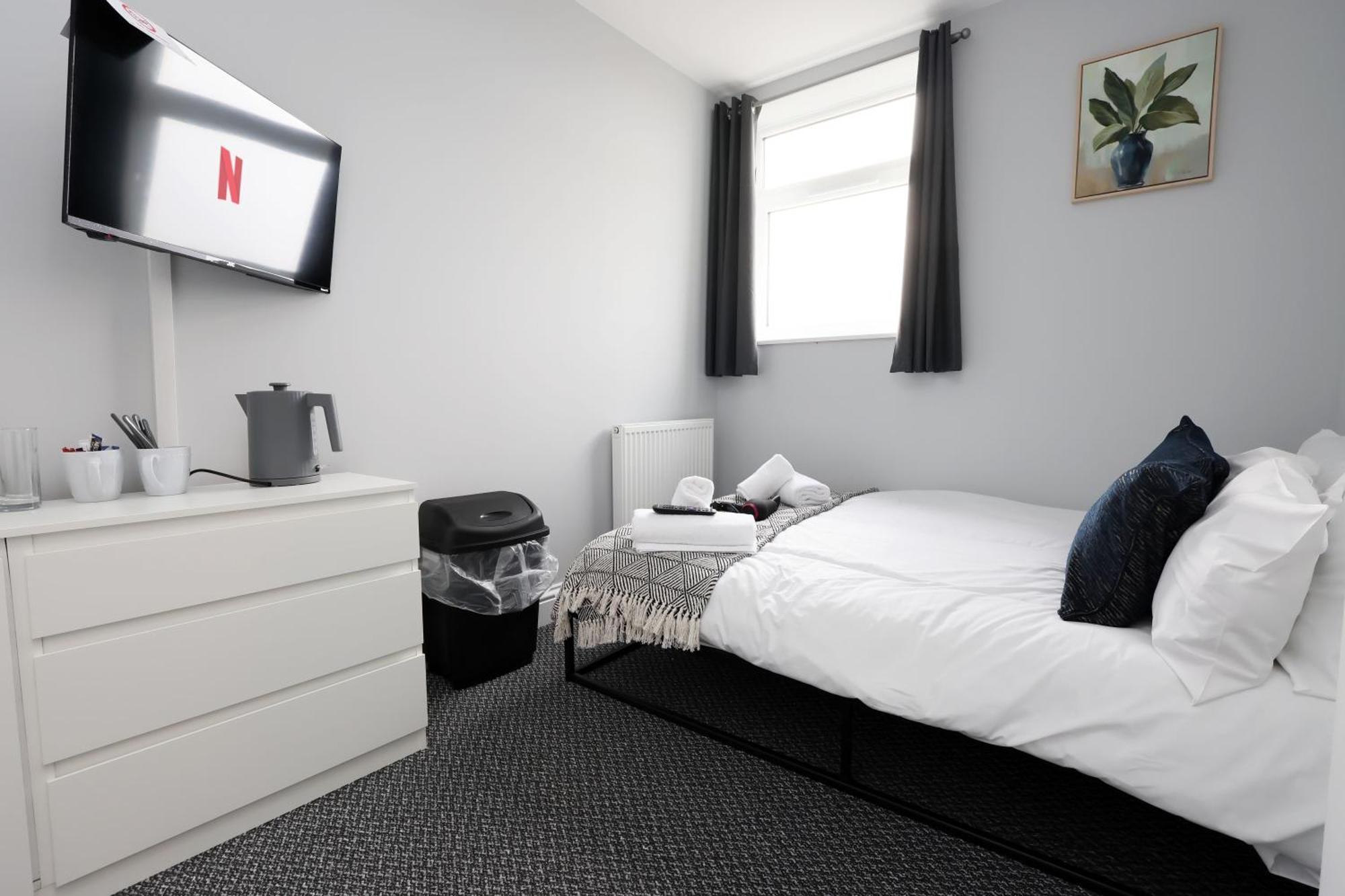 En-Suite Double Rooms, Smart Tv Comfy Style Лланелли Экстерьер фото