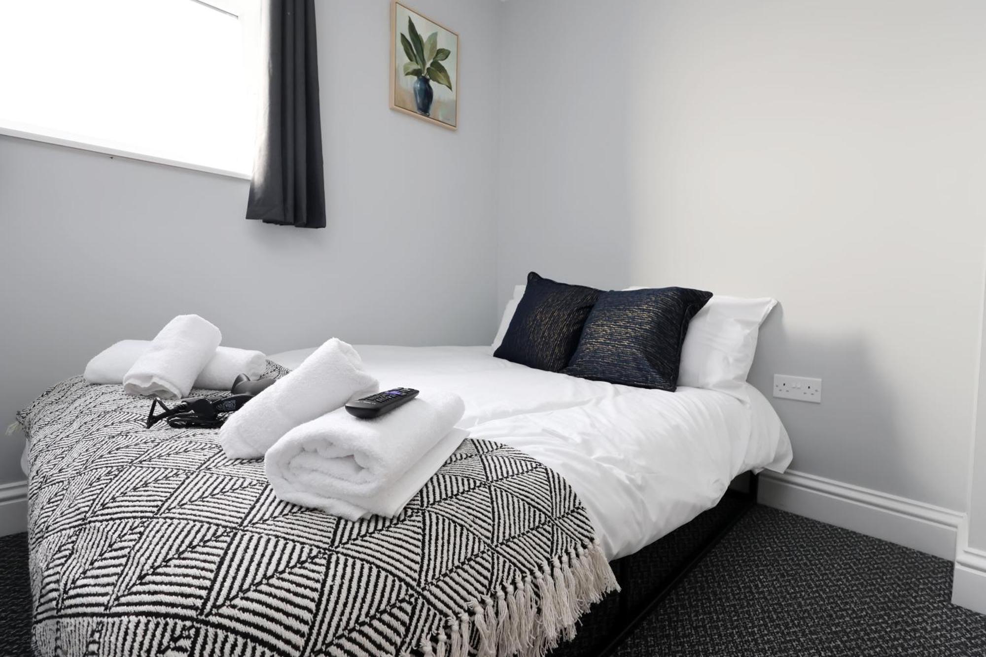 En-Suite Double Rooms, Smart Tv Comfy Style Лланелли Экстерьер фото