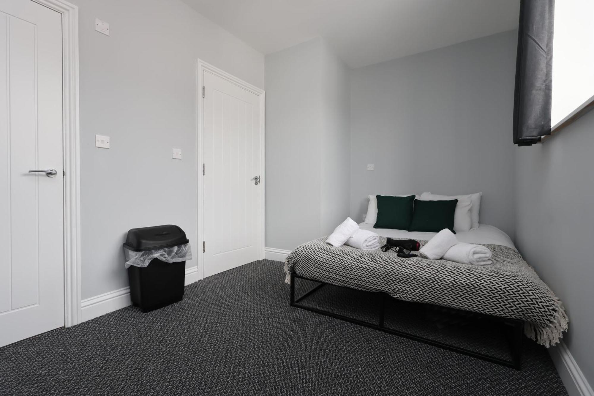 En-Suite Double Rooms, Smart Tv Comfy Style Лланелли Экстерьер фото