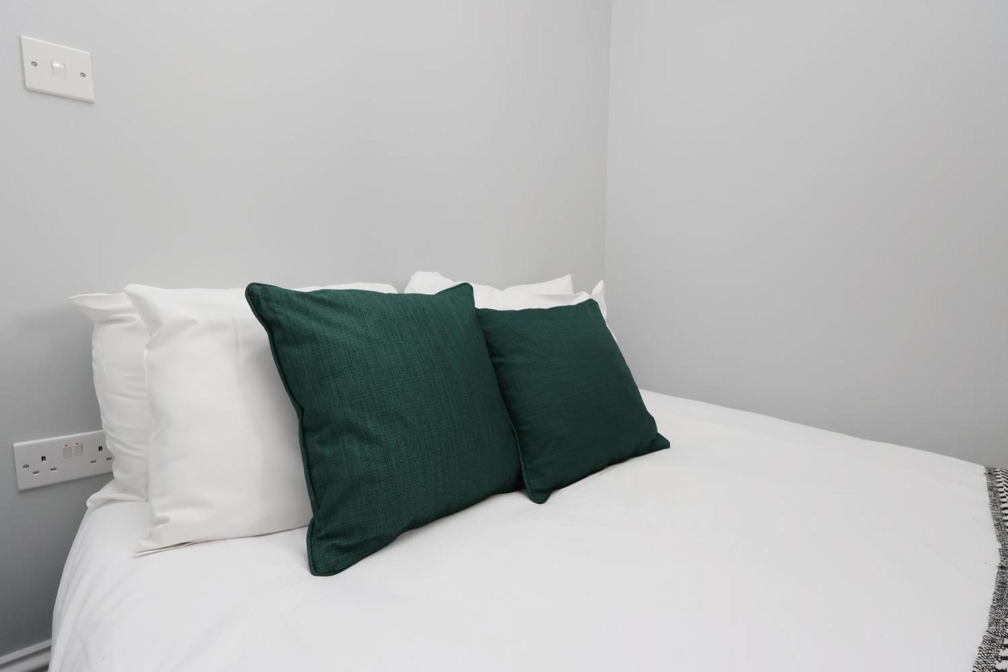En-Suite Double Rooms, Smart Tv Comfy Style Лланелли Экстерьер фото