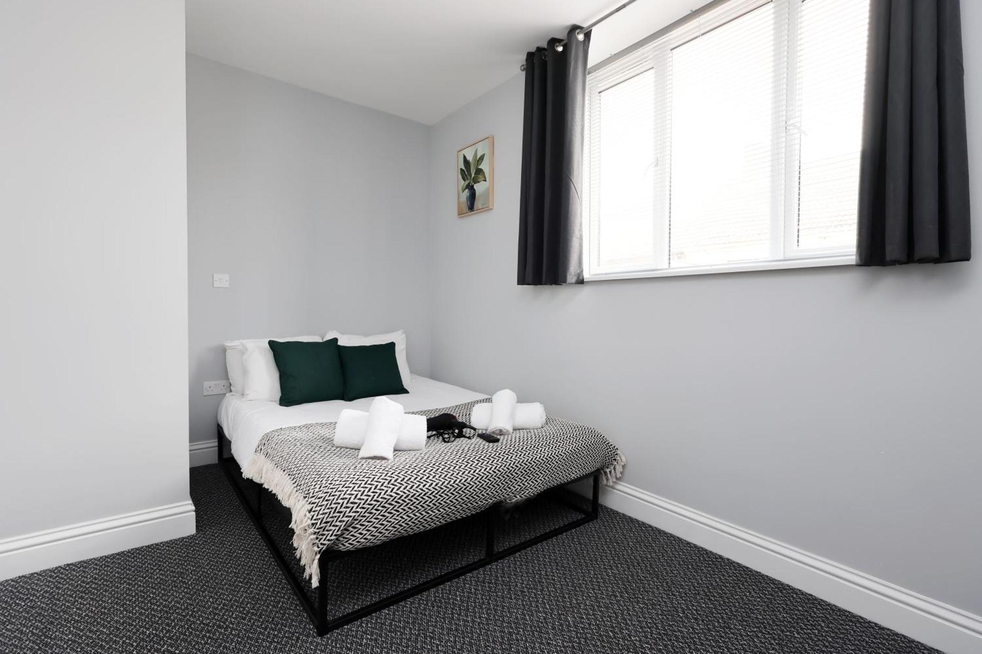 En-Suite Double Rooms, Smart Tv Comfy Style Лланелли Экстерьер фото