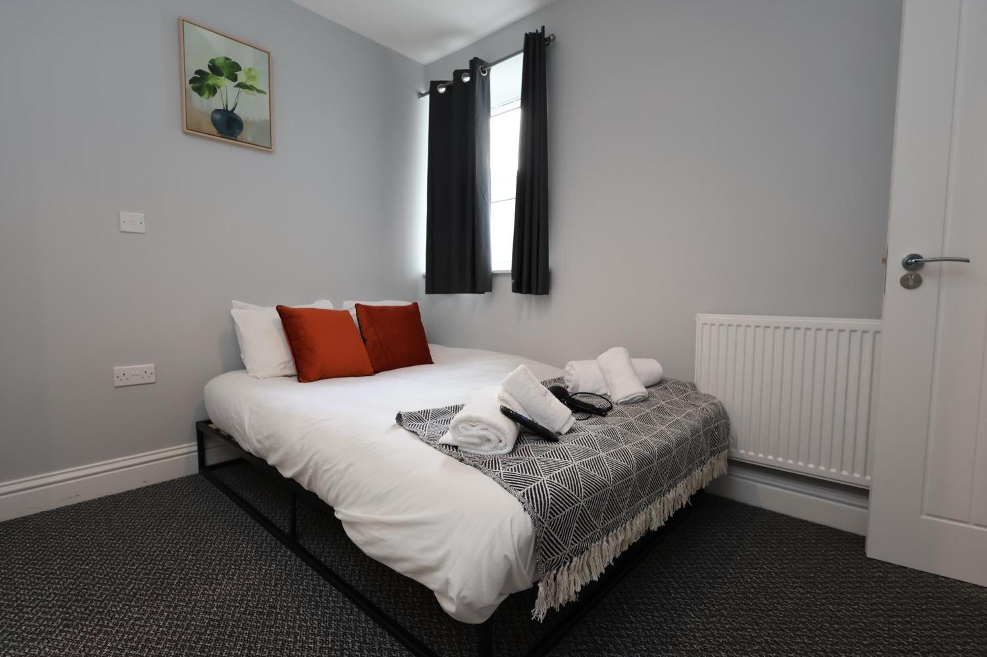 En-Suite Double Rooms, Smart Tv Comfy Style Лланелли Экстерьер фото