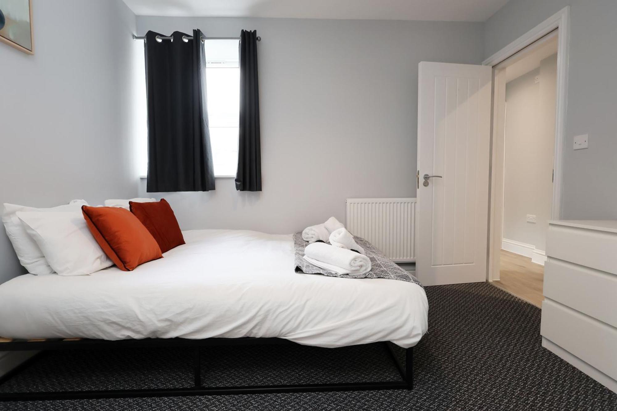 En-Suite Double Rooms, Smart Tv Comfy Style Лланелли Экстерьер фото