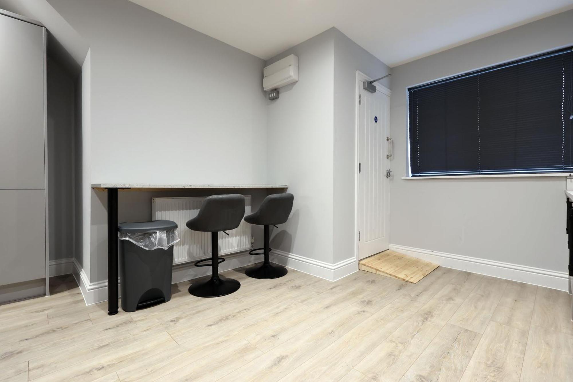 En-Suite Double Rooms, Smart Tv Comfy Style Лланелли Экстерьер фото