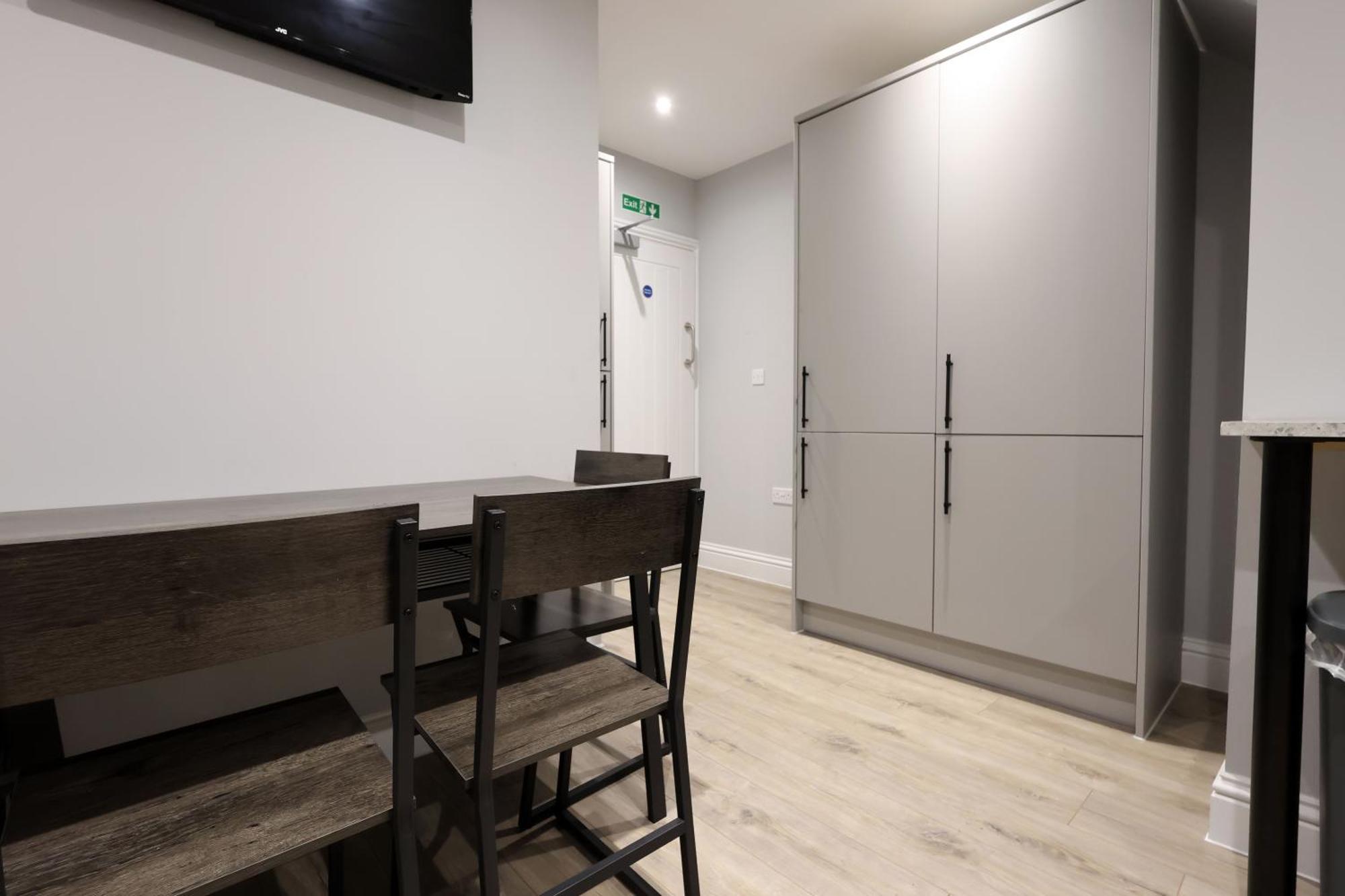 En-Suite Double Rooms, Smart Tv Comfy Style Лланелли Экстерьер фото