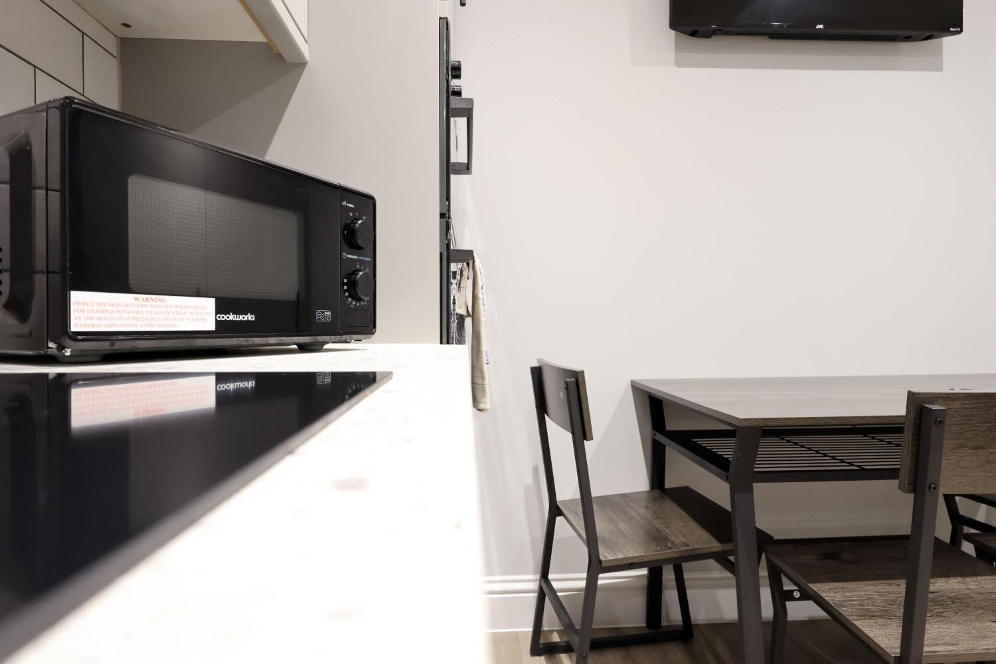 En-Suite Double Rooms, Smart Tv Comfy Style Лланелли Экстерьер фото