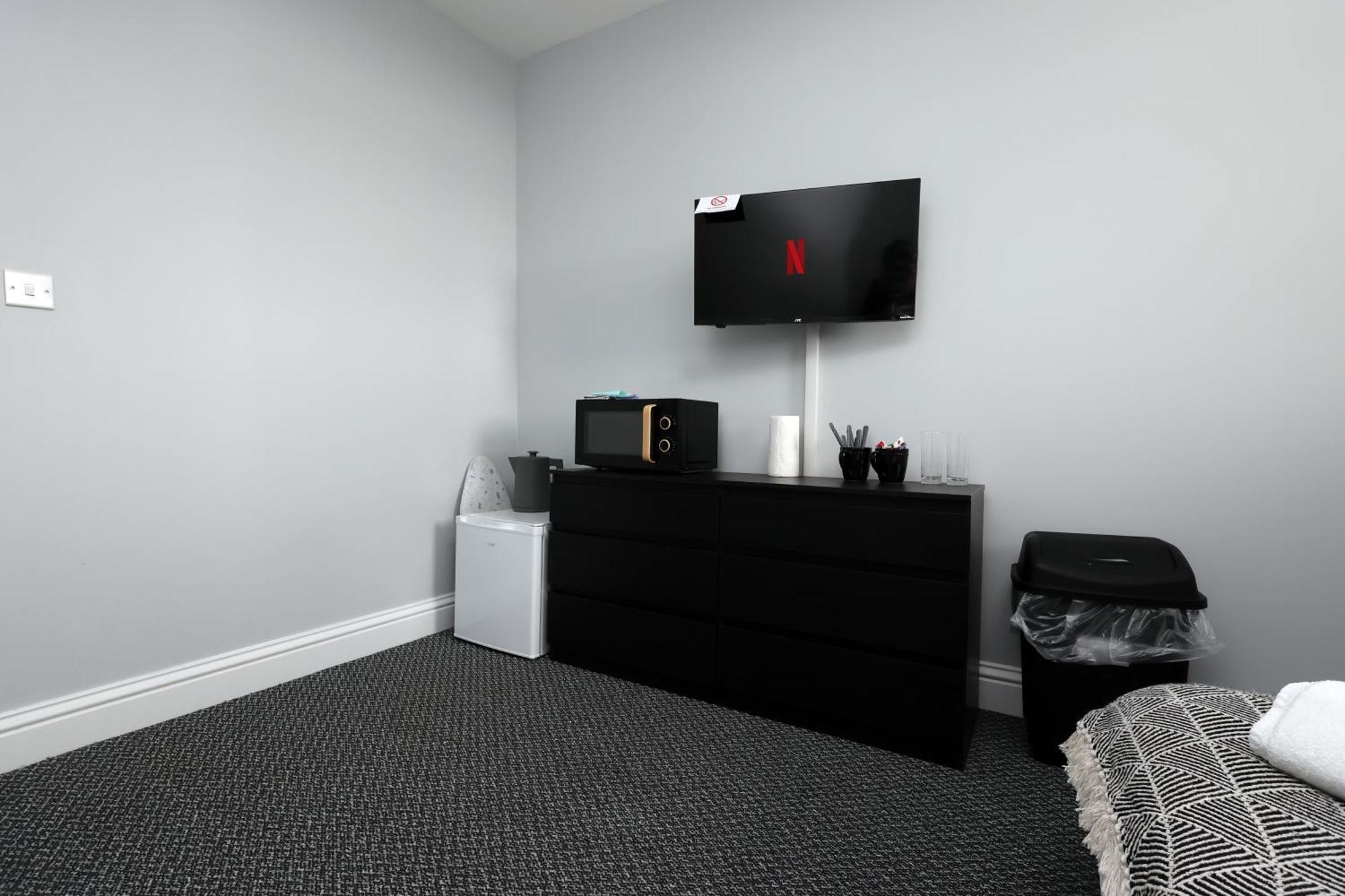 En-Suite Double Rooms, Smart Tv Comfy Style Лланелли Экстерьер фото